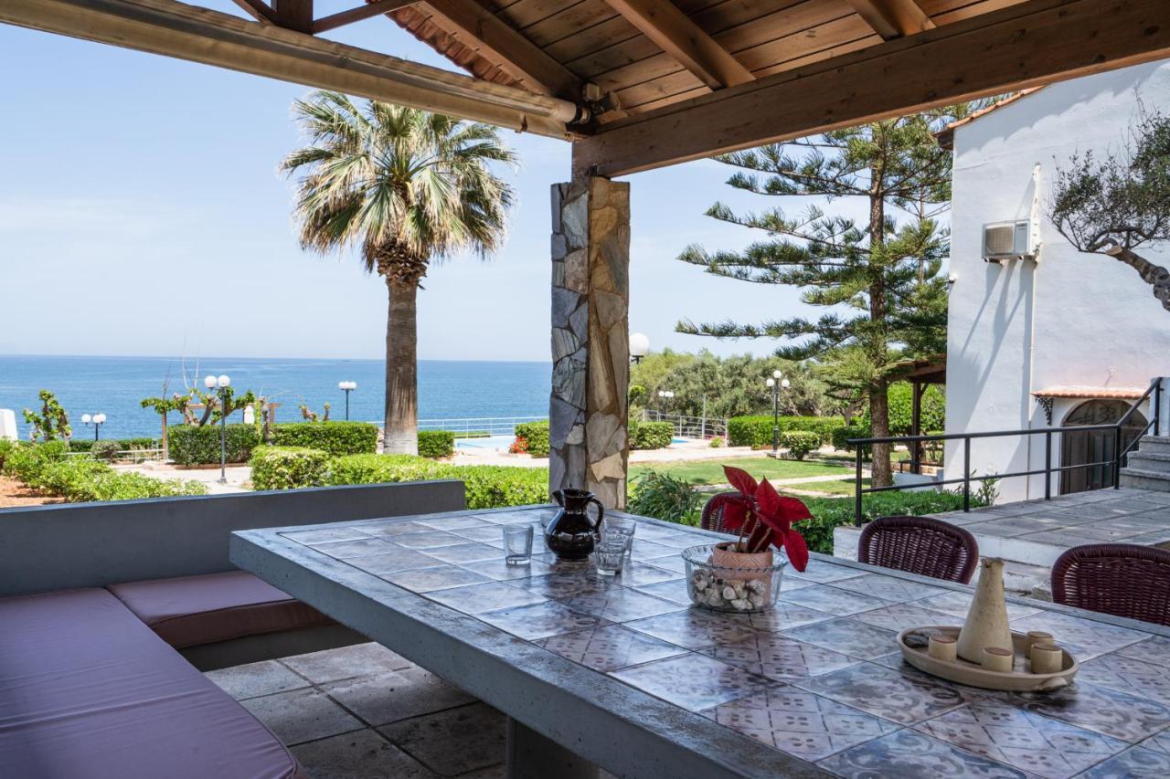 Beachfront Family Villa Katerina With Private Pool, Playground, Bbq & Amazing Sea Views! Petres  Exterior foto